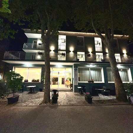 Blue Loft Hotel Чезенатіко Екстер'єр фото