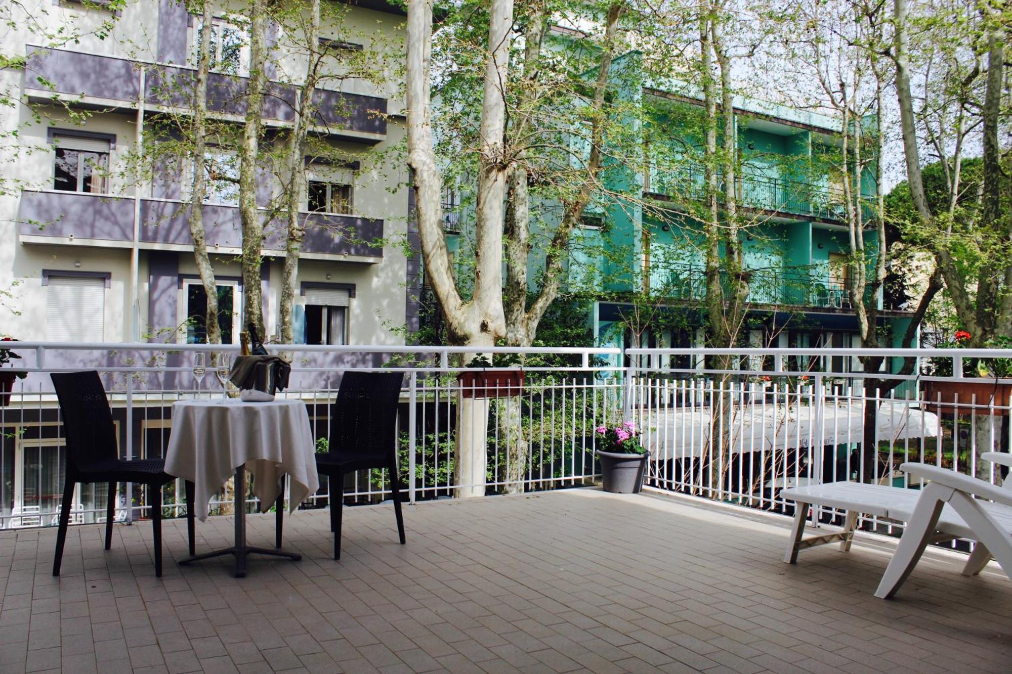 Blue Loft Hotel Чезенатіко Екстер'єр фото