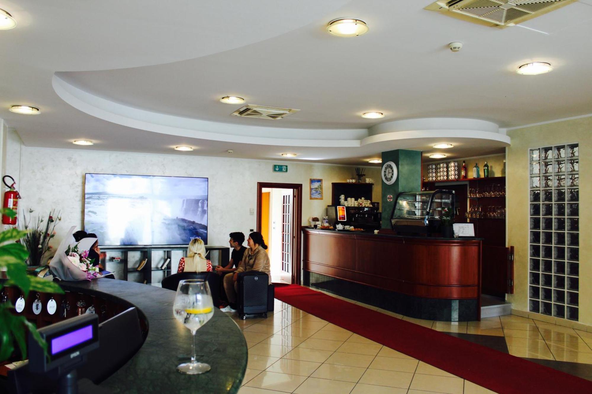 Blue Loft Hotel Чезенатіко Екстер'єр фото