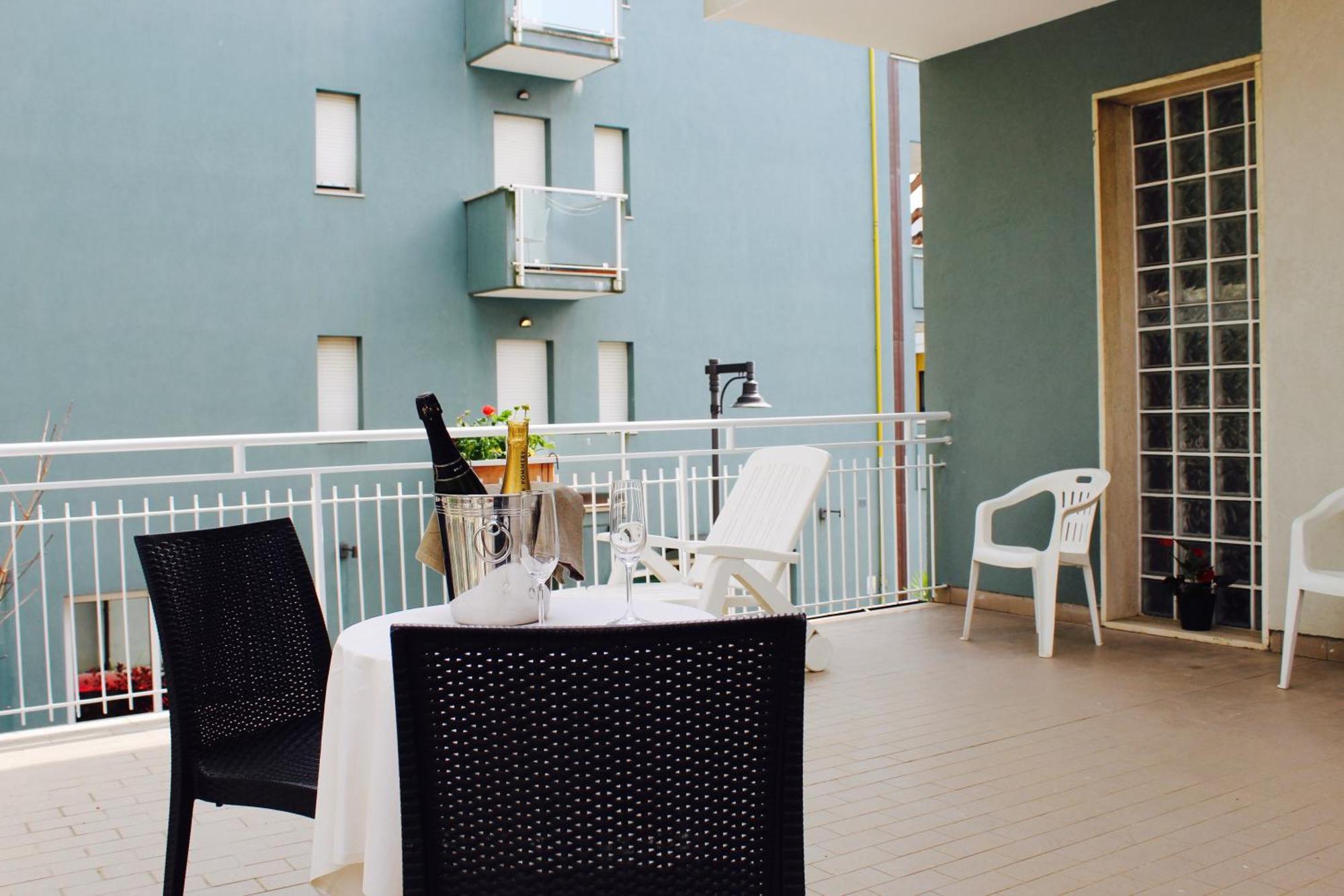 Blue Loft Hotel Чезенатіко Екстер'єр фото