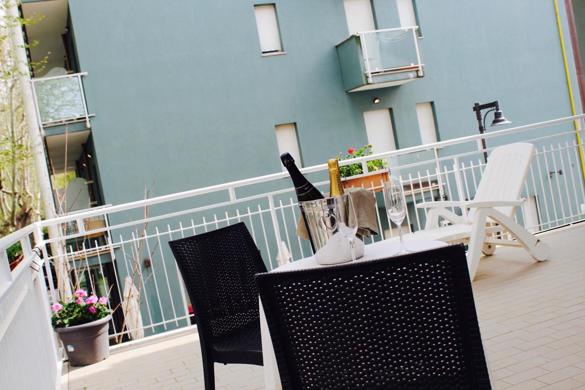 Blue Loft Hotel Чезенатіко Екстер'єр фото