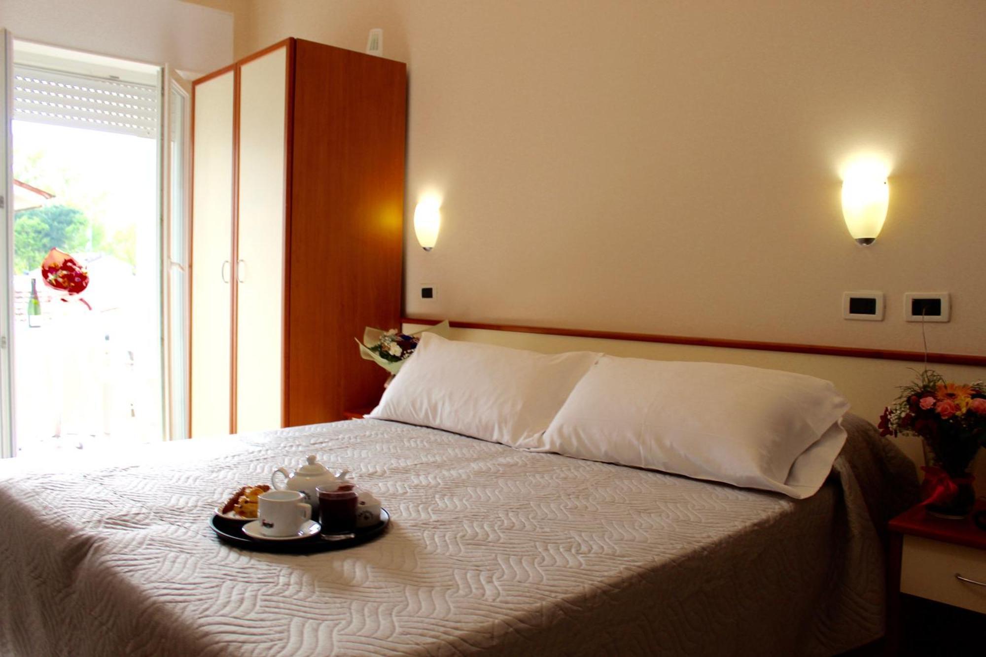 Blue Loft Hotel Чезенатіко Екстер'єр фото