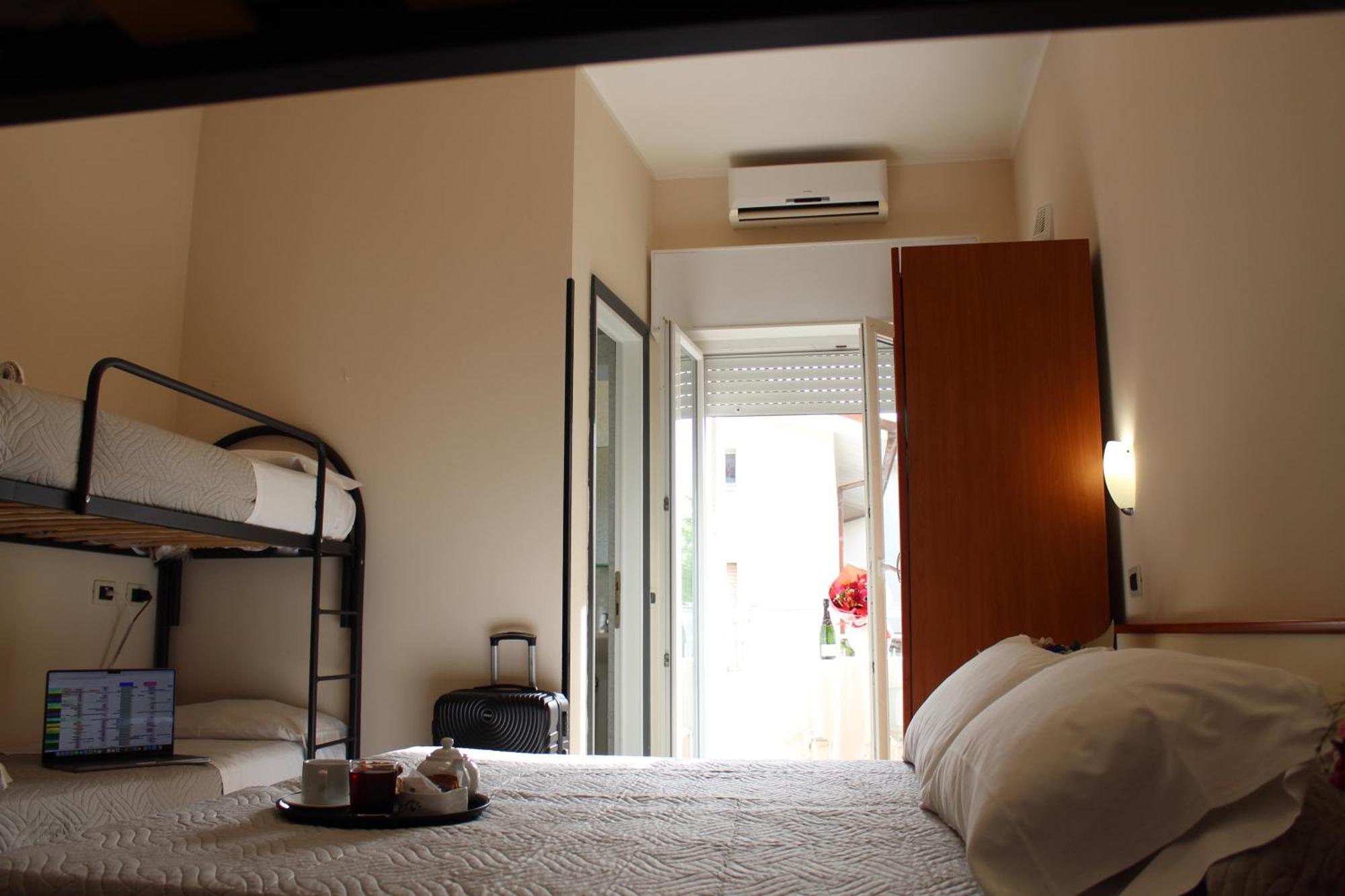 Blue Loft Hotel Чезенатіко Екстер'єр фото