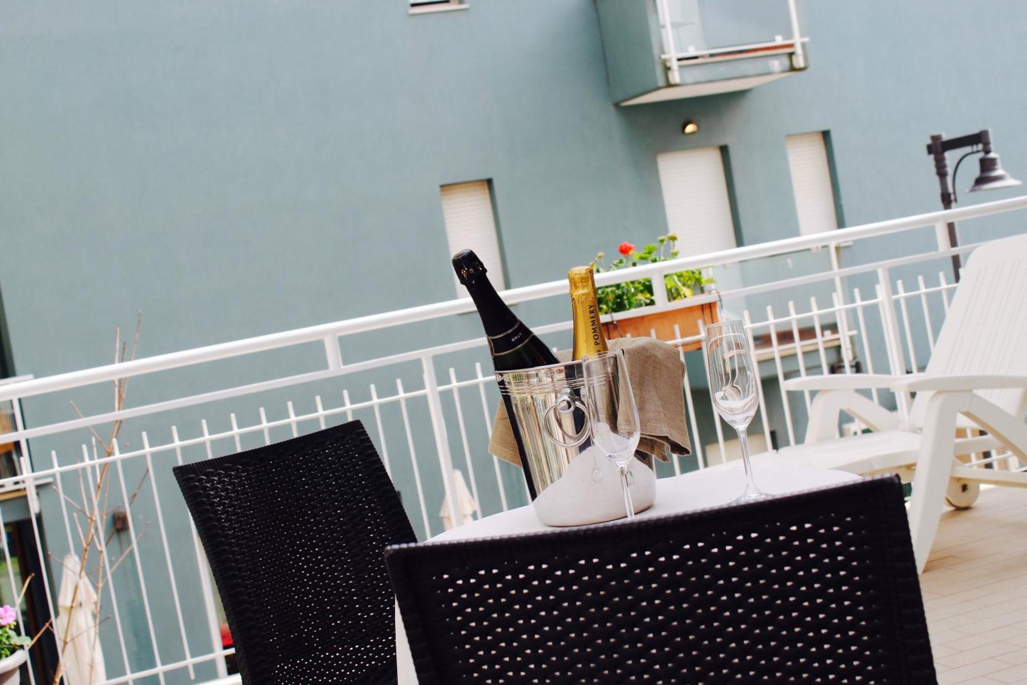 Blue Loft Hotel Чезенатіко Екстер'єр фото
